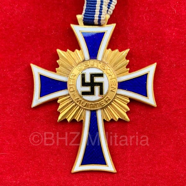 Gouden Moederkruis met Oorkonde en Reichbundes Deutsche Familie