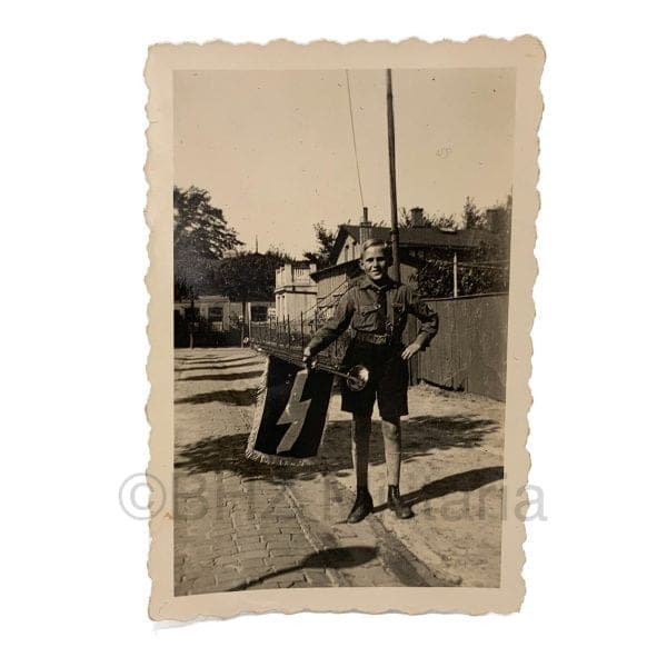 Deutsches Jungvolk foto met WHW trompetten