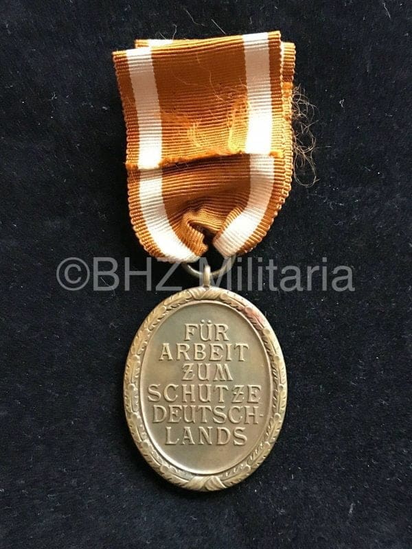 foto Deutsches Schutzwall-Ehrenzeichen of Westwall Medaille