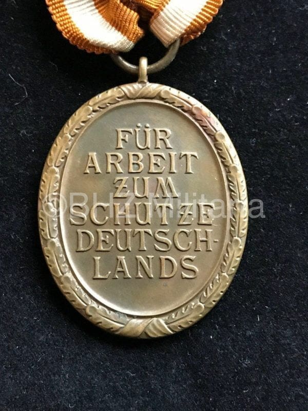 foto Deutsches Schutzwall-Ehrenzeichen of Westwall Medaille