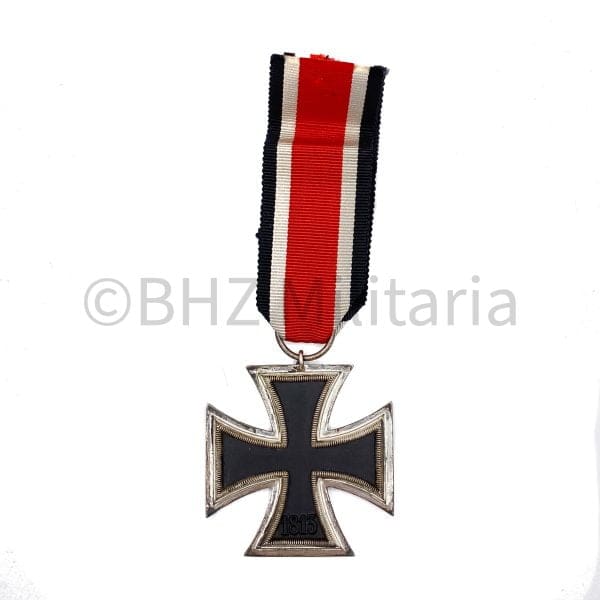 IJzeren Kruis 2e Klasse Walter & Henlein met Zakje