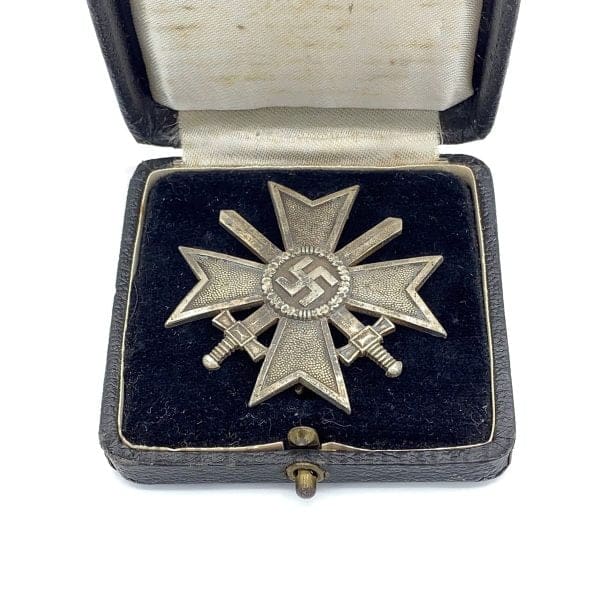 Kriegsverdienstkreuz 1e Klasse Steinhauer & Lück in Doos