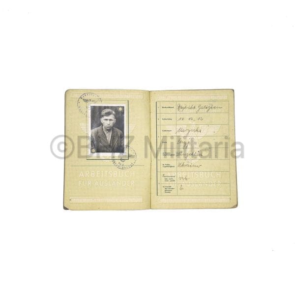 Arbeitsbuch für Ausländer + OST badge