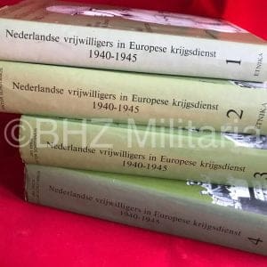foto boek Nederlandse Vrijwilligers in Europese Krijgsdienst 1940-1945