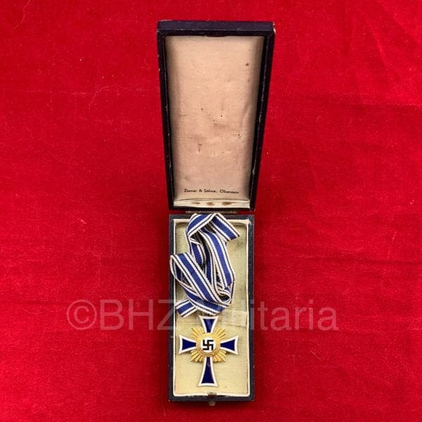 Gouden Moederkruis met Oorkonde en Reichbundes Deutsche Familie