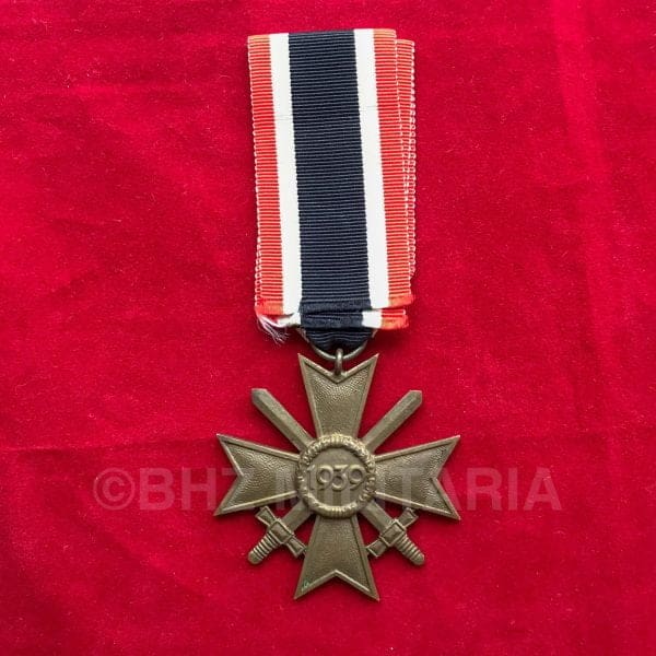 Mooi Kriesverdienstkreuz 2. klasse met zwaarden zonder maker in de ring en met een lang lint.
