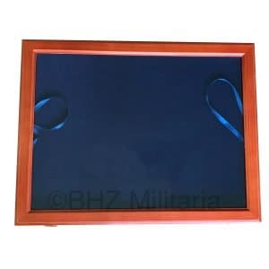 Houten vitrine voor medailles
