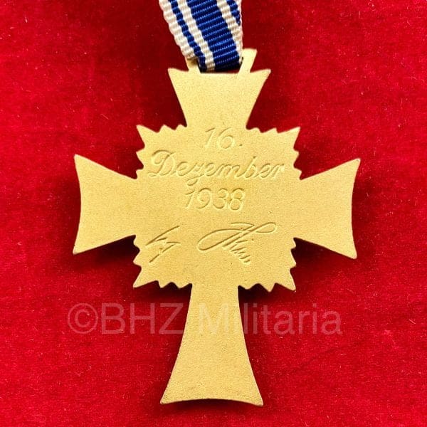 Gouden Moederkruis met Oorkonde en Reichbundes Deutsche Familie