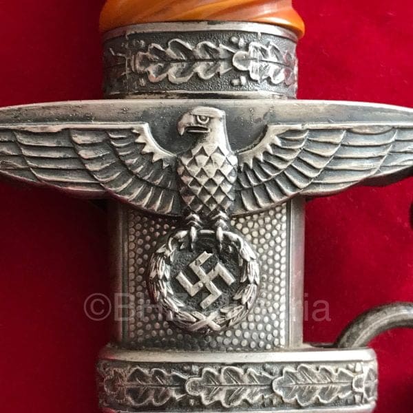 Originele Wehrmacht Officiersdolk met Hanger van Eickhorn uit Solingen