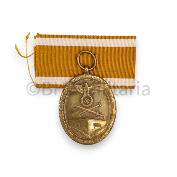 Westwall Medaille Carl Poelath met zakje en Feldspange