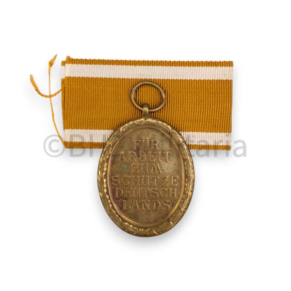 Westwall Medaille Carl Poelath met zakje en Feldspange