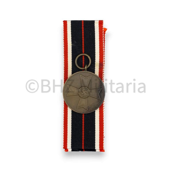 Kriegsverdienstmedaille 1939 met zakje Julius Maurer