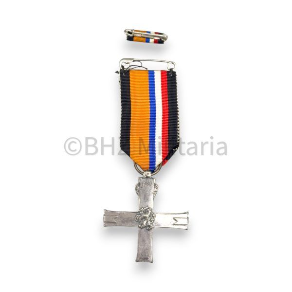 verzetsherdenkingskruis met baton