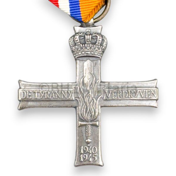verzetsherdenkingskruis met baton