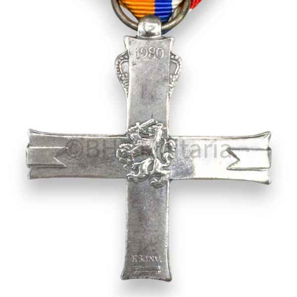 verzetsherdenkingskruis met baton