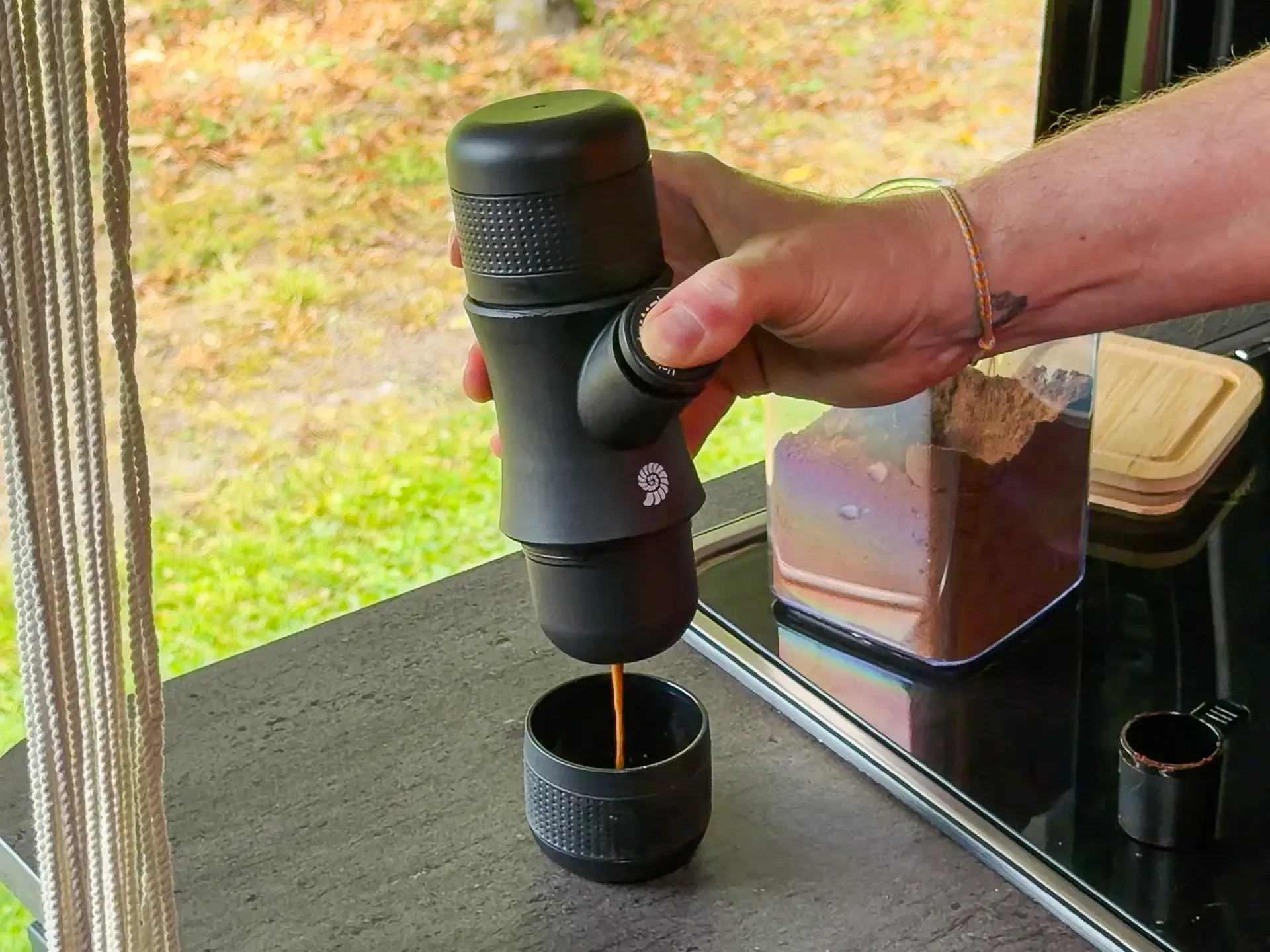 Schlanser Test Kaffee ohne Strom To-Go Mini Espressomaschine