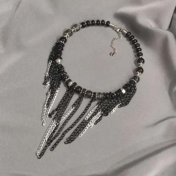 Black Queen necklace with stones