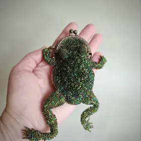 Лягушка кошелек из бисера