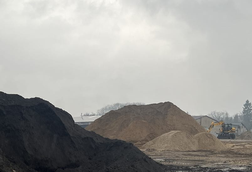 Ziemia ogrodowa ,piach,żwir Transport Usługi koparką