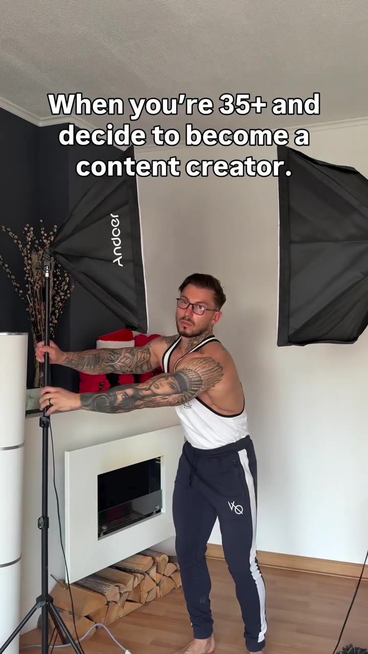 Content creator a 35