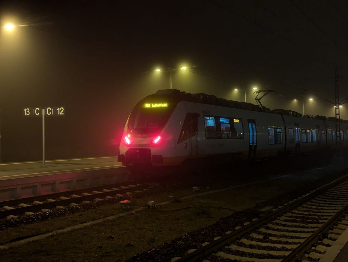 A TALENT 3 standing at platform 12 of Halle Hbf. It's quite foggy causing this diffused light.