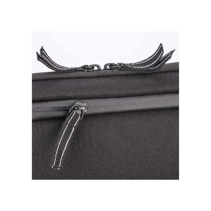 Pochette nera dettaglio 2