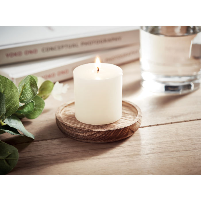 Candle on round wooden base Legno item ambiant picture