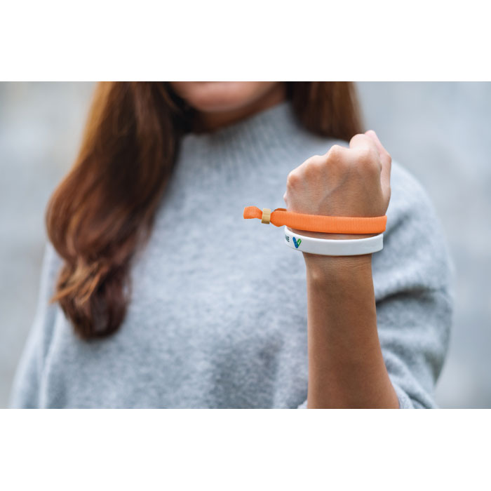 RPET polyester wristband Arancio item ambiant picture