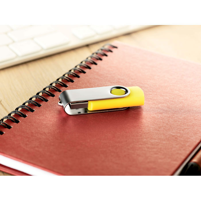 Techmate. USB flash 8GB yellow item ambiant picture