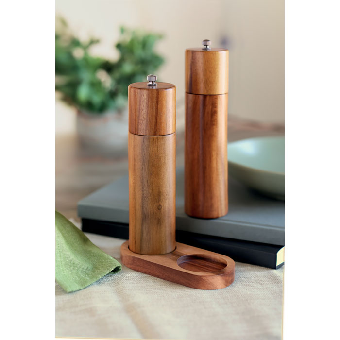 Acacia salt & pepper grinders Legno item ambiant picture