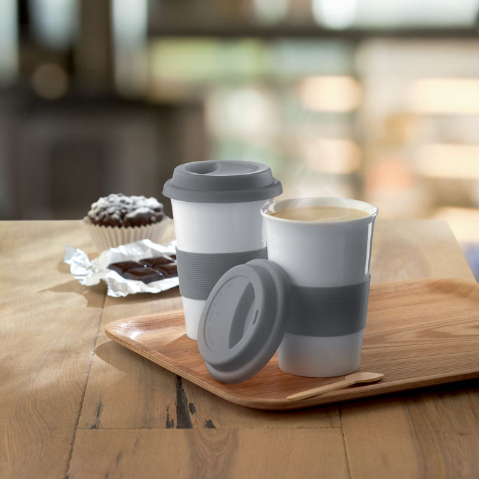 Ceramic mug w/ lid and sleeve Grigio item ambiant picture