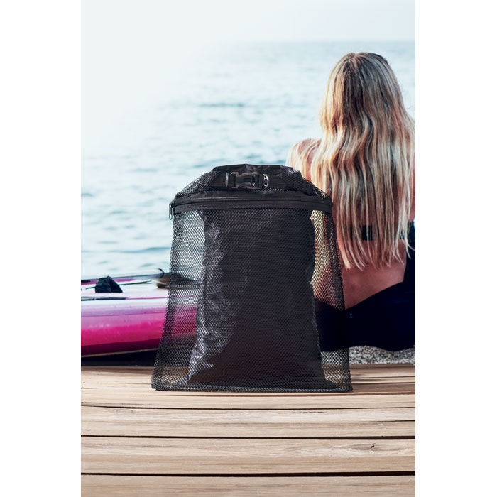 Waterproof bag 6L with strap Nero item ambiant picture