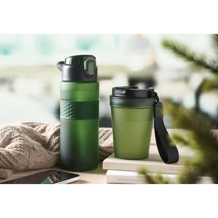 RPET drinking bottle 700ml Verde Scuro item ambiant picture