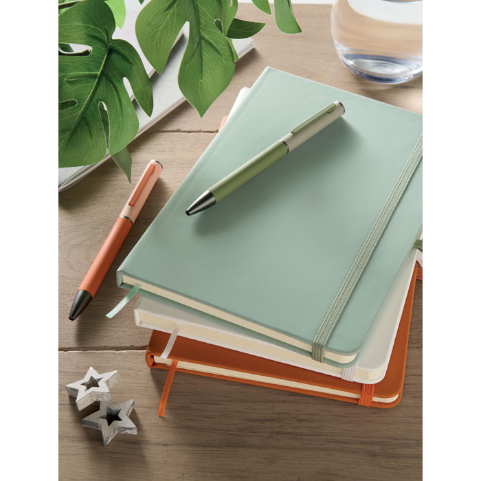 Notebook A5 in PU riciclato Verde Menta item ambiant picture