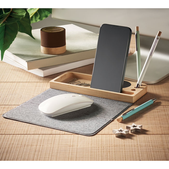 Wireless charger in bamboo 15W Legno item ambiant picture