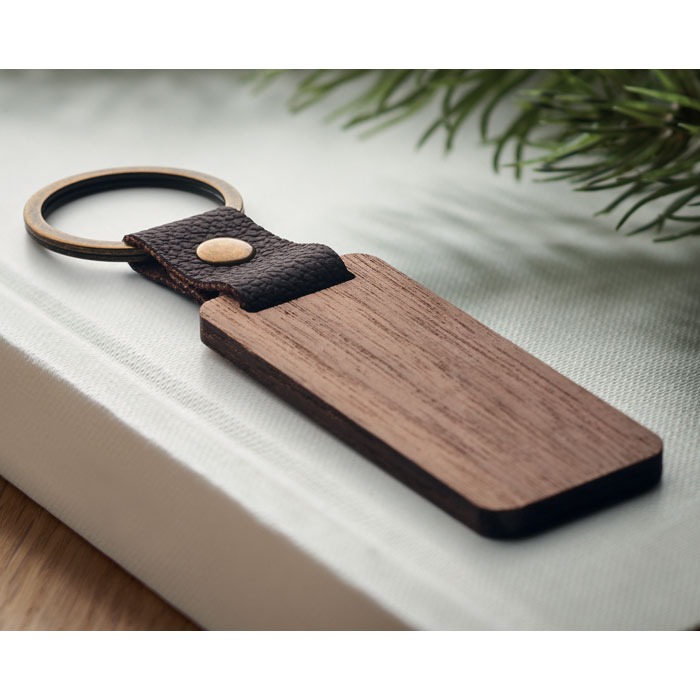 Key ring in walnut and PU Legno item ambiant picture