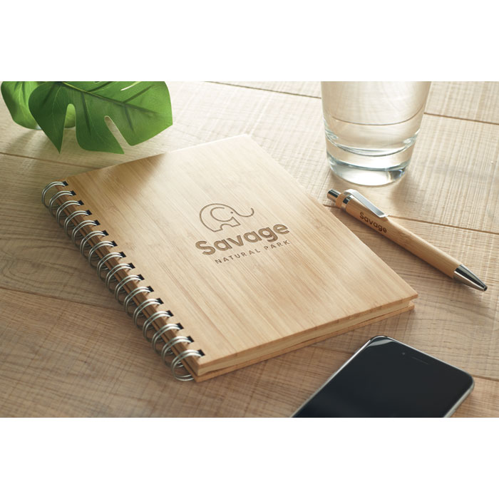 Notebook A5 in bamboo rilegato wood item ambiant picture