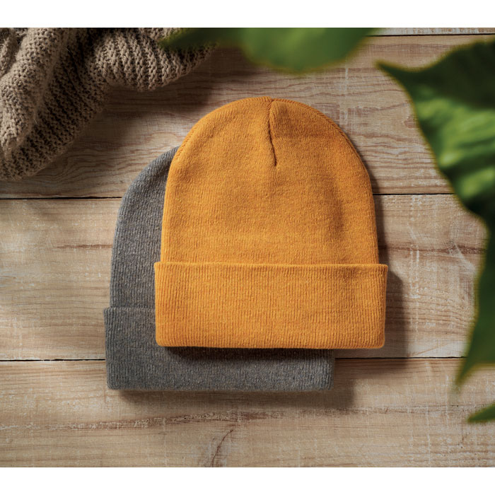 Knitted beanie with cuff Giallo item ambiant picture
