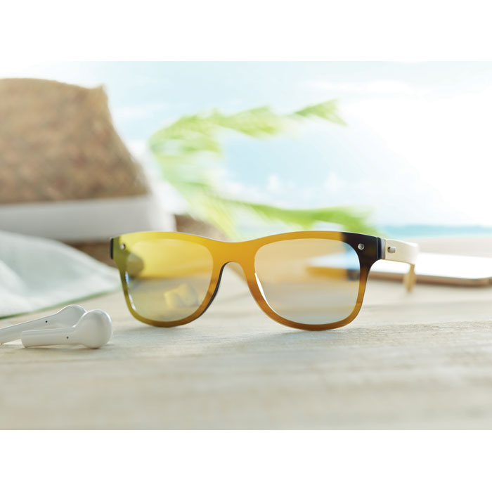 Sunglasses with mirrored lens Giallo item ambiant picture
