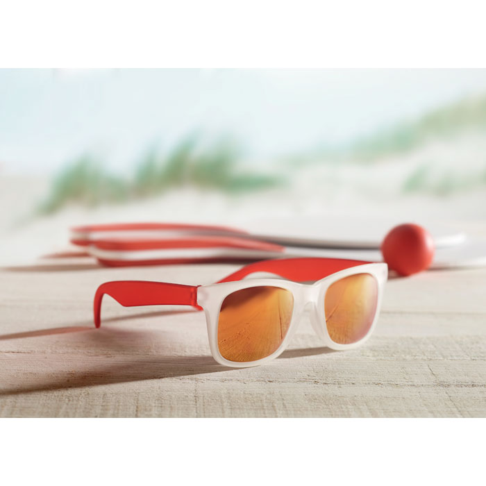 Sunglasses with mirrored lense Rosso item ambiant picture