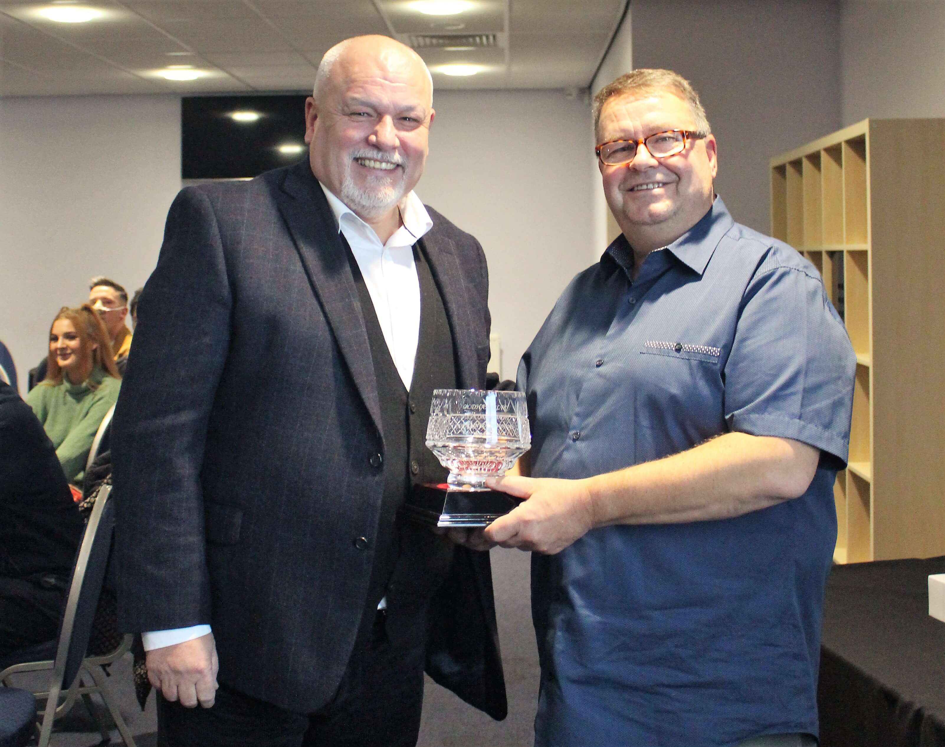 Team at the top &ndash; new vice-chairman John Roddy, managing director of the club&rsquo;s main sponsors CDX Security, receives a thank-you gift from chairman Chris Hamilton