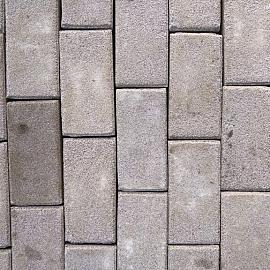 Afwatering: hoe zorg je ervoor dat het regenwater goed wegloopt van de klinkerbestrating?