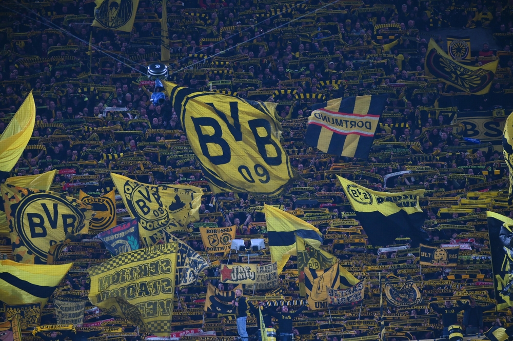 Scommettere,Sulla,Bundesliga,Con,20Bet,Foto,Del,Muro,Giallo,Dei,Tifosi,Del,Borussia,Dortmund,Al,Westfalenstadion