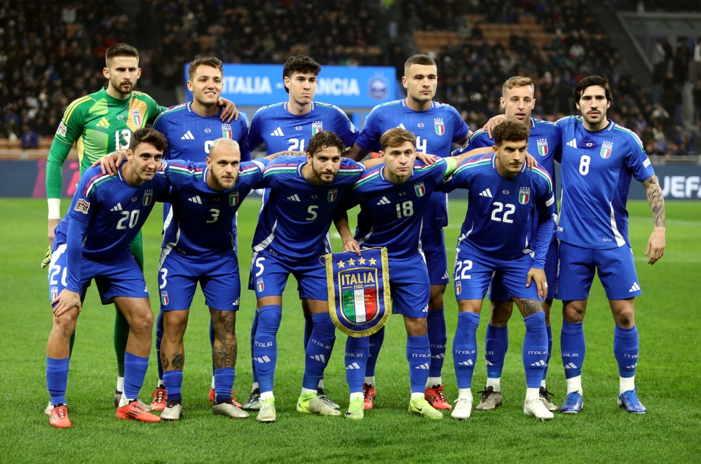 Milan,,Italy, ,November,17,,2024:,Italian,Players,Pose,For,Norvegia-Italia