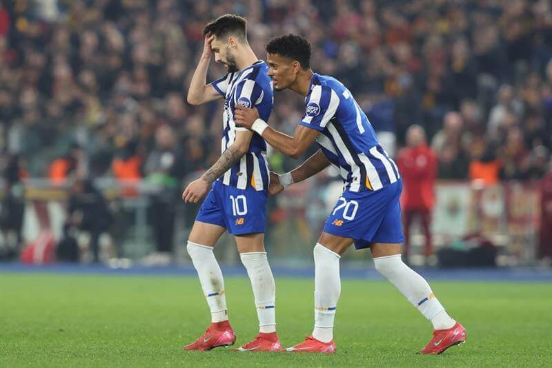 Giocatori,Del,FC,Porto,In,Campo,Durante,Una,Partita,Anteprima,Di,Palmeiras-Porto