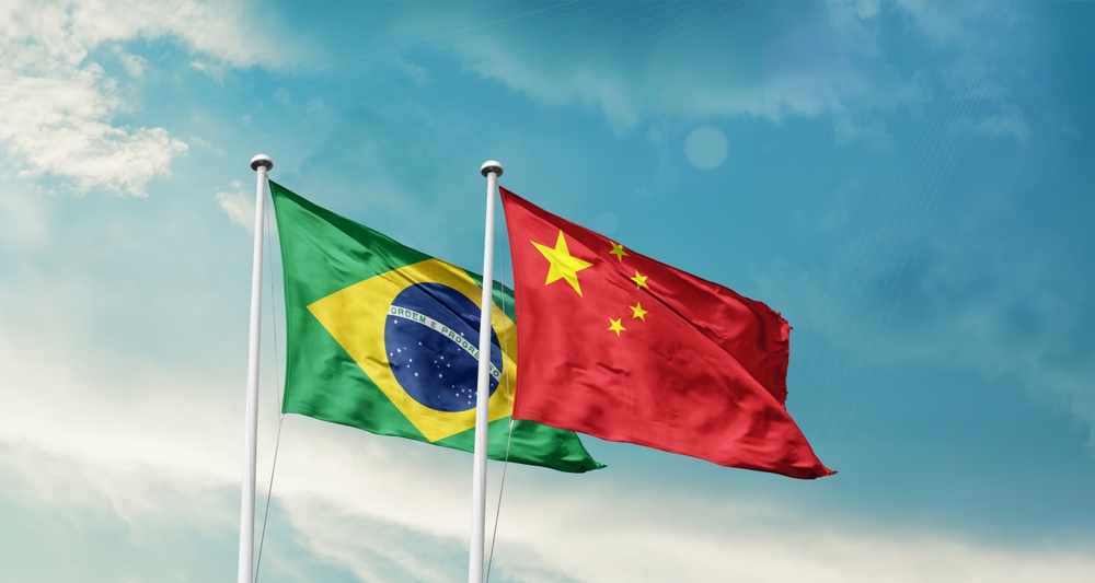 Brazil,And,China,Friendship,Flags,Are,Waving,In,The,Sky,Brasile-Cina
