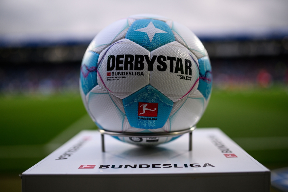 Bochum,,Germany, ,27,October,,2024:,Select,Ball,Derbystar,,The,Chi,Vincerà,La,Bundesliga,2025/2026