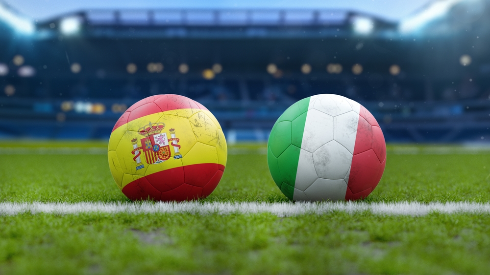 Soccer,Balls,With,Spain,And,Italy,Flags,On,Grass,Field,Italia-Spagna