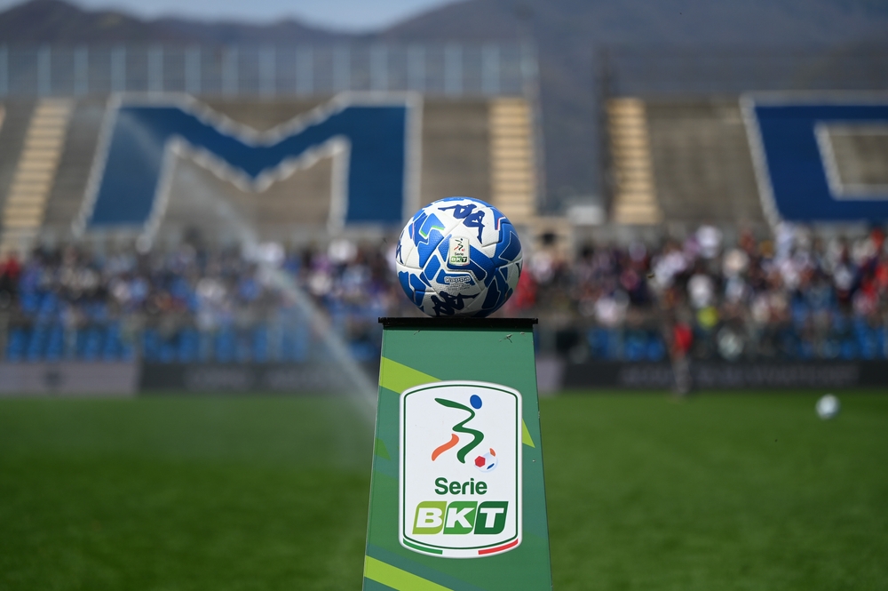 Como,1907,And,Genoa,Cfc,Calcio,Serie,B,Match,On,Chi,Vincerà,La,Serie,B,2025/2026
