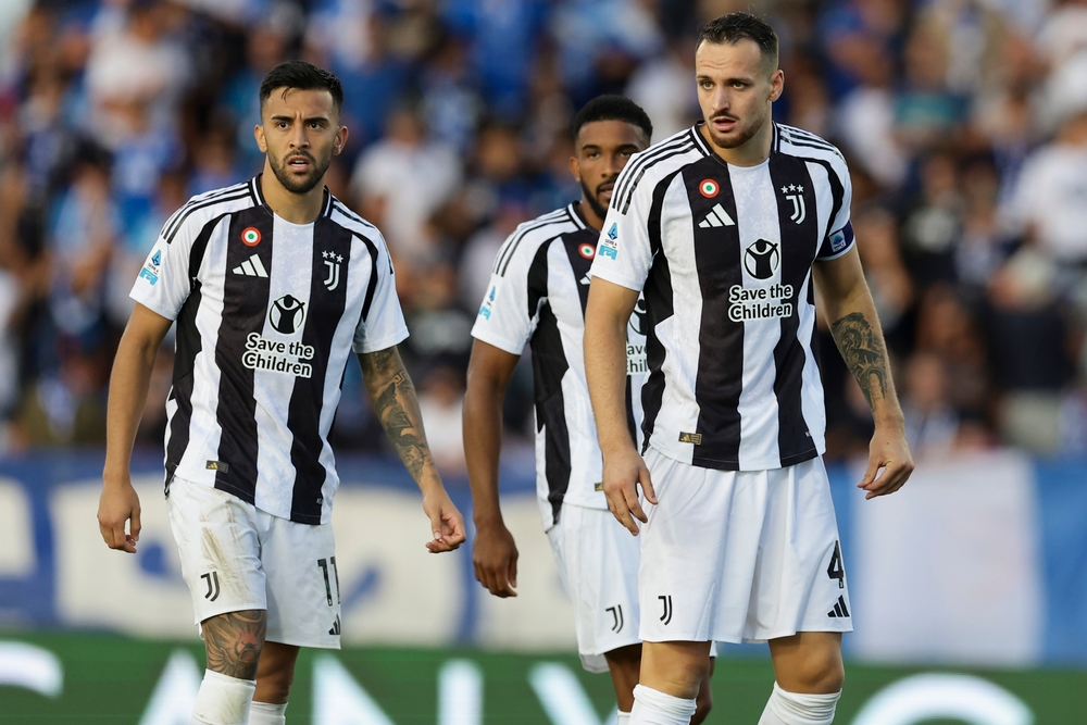 Juventus',Nicolas,Gonzalez,(l),And,Juventus',Federico,Gatti,Looks,During,Genoa-Juventus